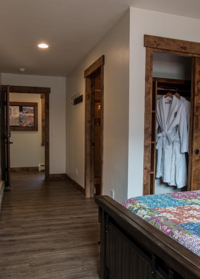 Clear Creek Bed & Breakfast *